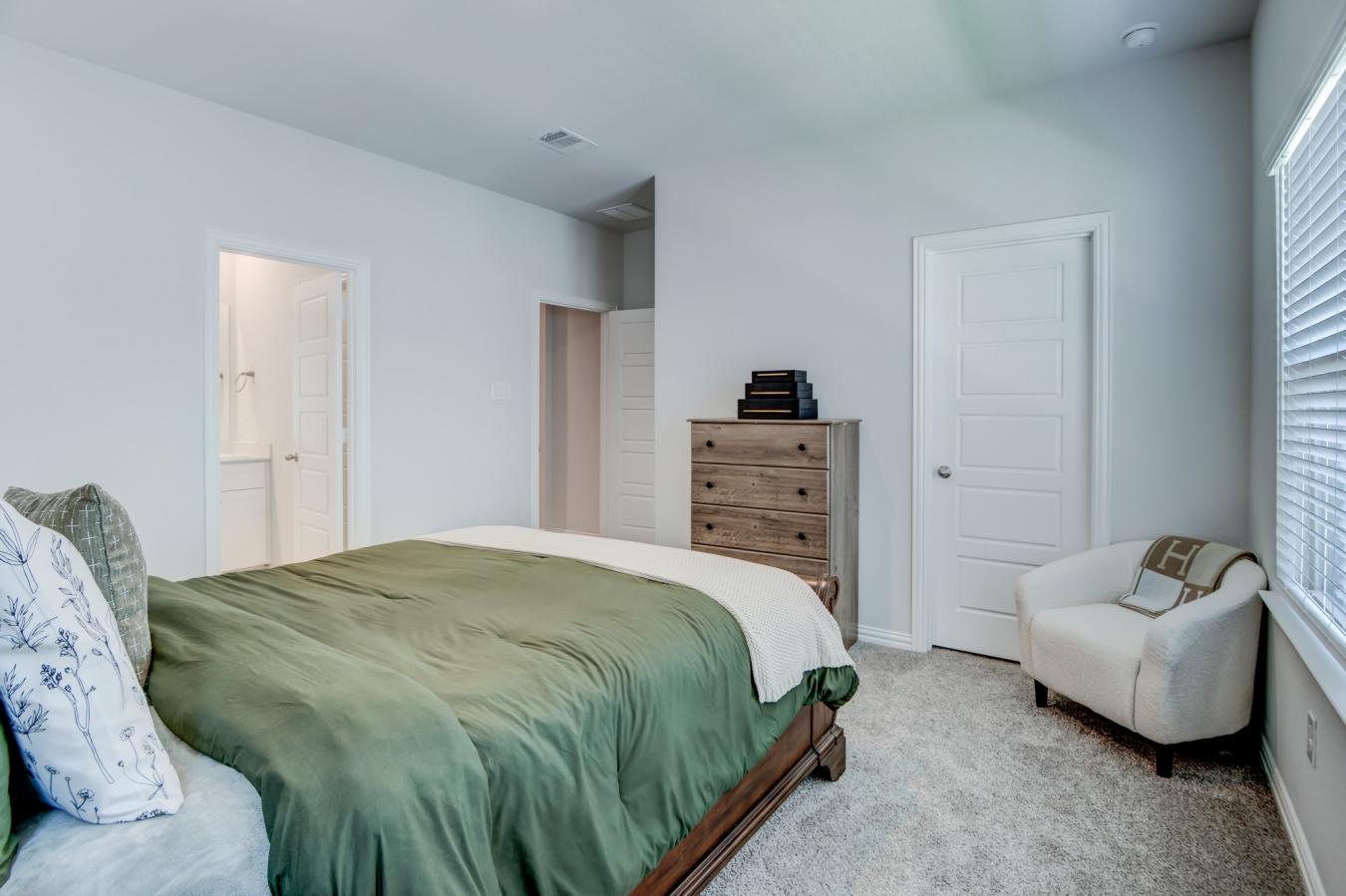 Welcome to this stunning 3-story single-family home located in the hea – image 17
