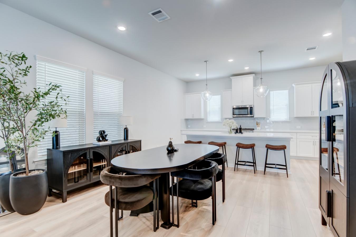 Welcome to this stunning 3-story single-family home located in the hea – image 6
