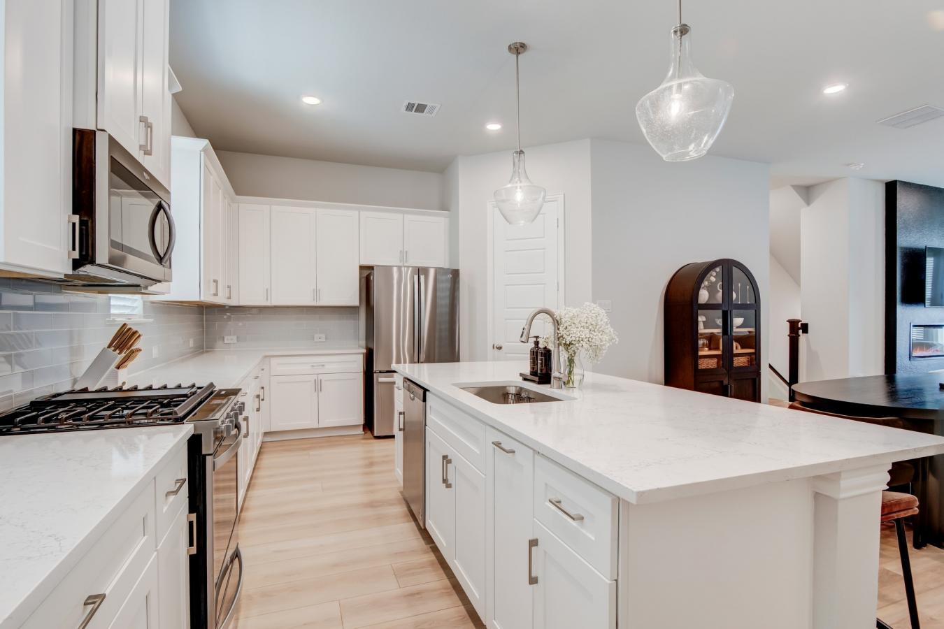 Welcome to this stunning 3-story single-family home located in the hea – image 8