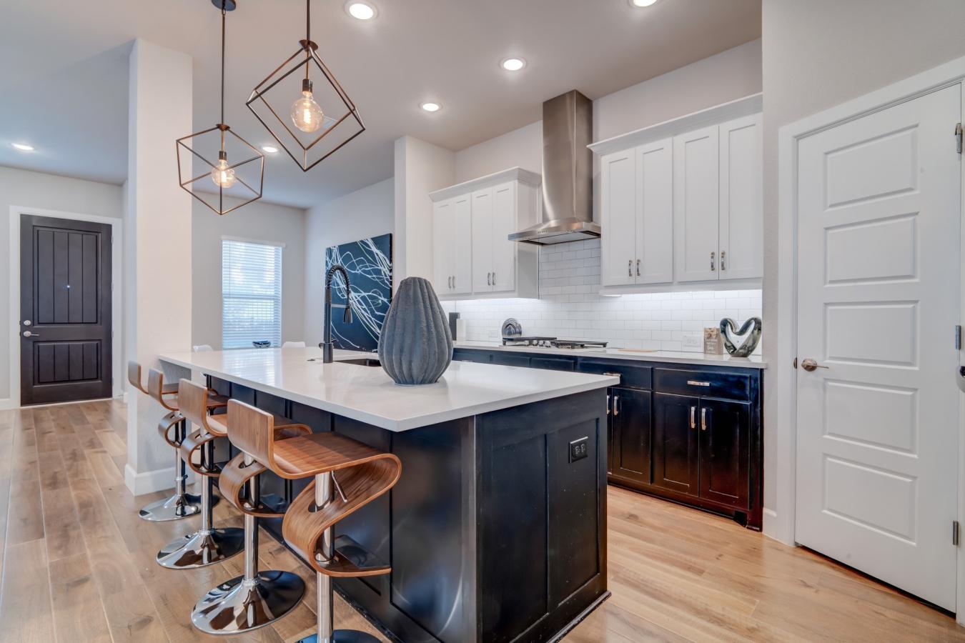 Dallas, Dallas, 75208, United States, 3 Bedrooms Bedrooms, ,3 BathroomsBathrooms,Residential,For Sale,1963313