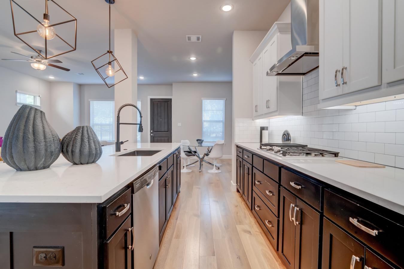 Dallas, Dallas, 75208, United States, 3 Bedrooms Bedrooms, ,3 BathroomsBathrooms,Residential,For Sale,1963313