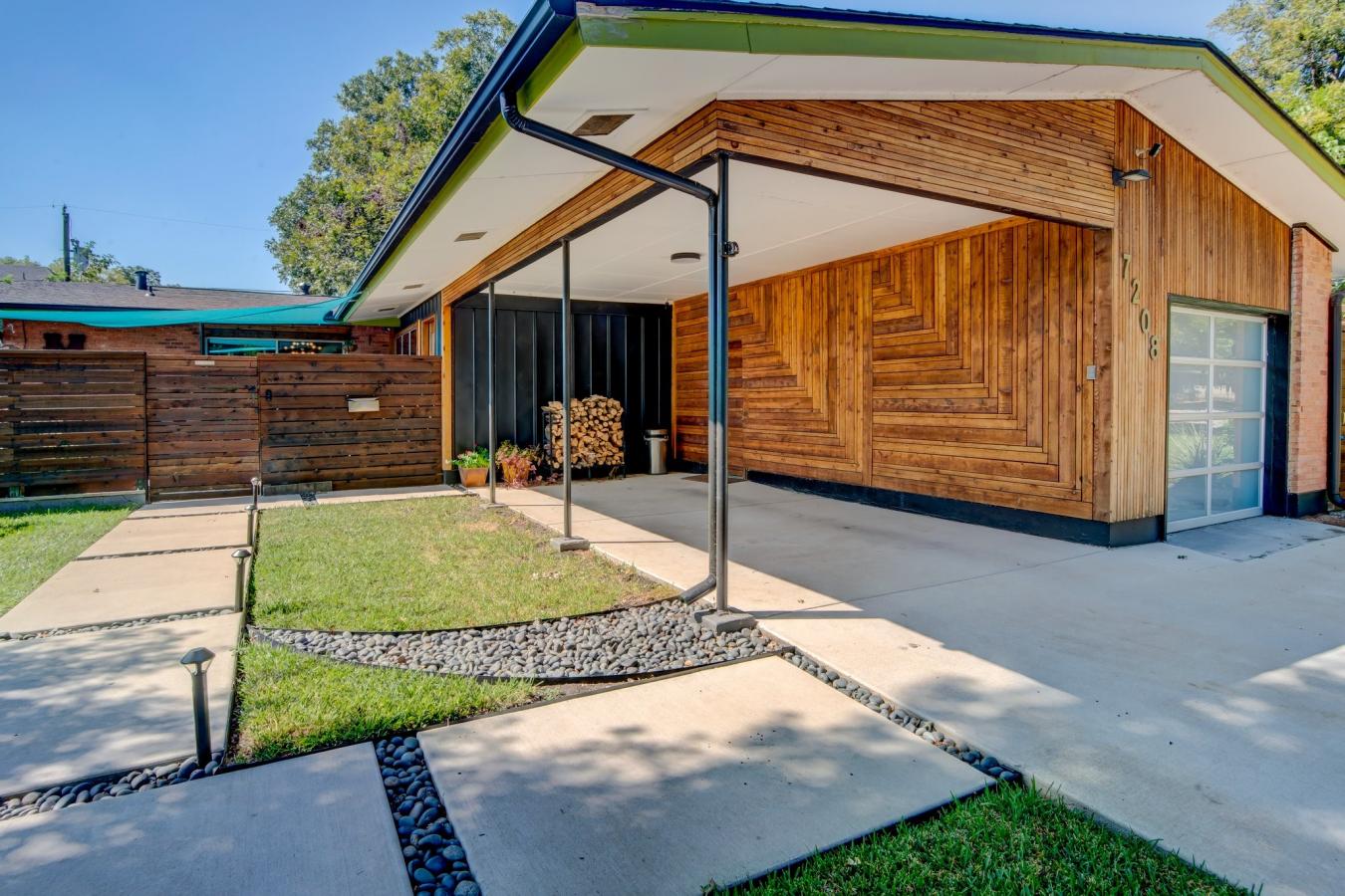 Dallas, Dallas, 75214, United States, 3 Bedrooms Bedrooms, ,2 BathroomsBathrooms,Residential,For Sale,1963314