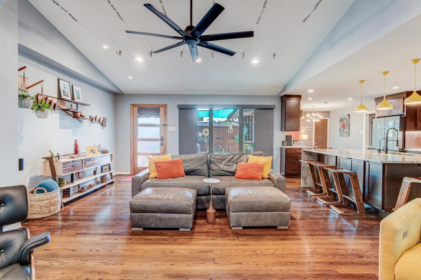 Dallas, Dallas, 75214, United States, 3 Bedrooms Bedrooms, ,2 BathroomsBathrooms,Residential,For Sale,1963314