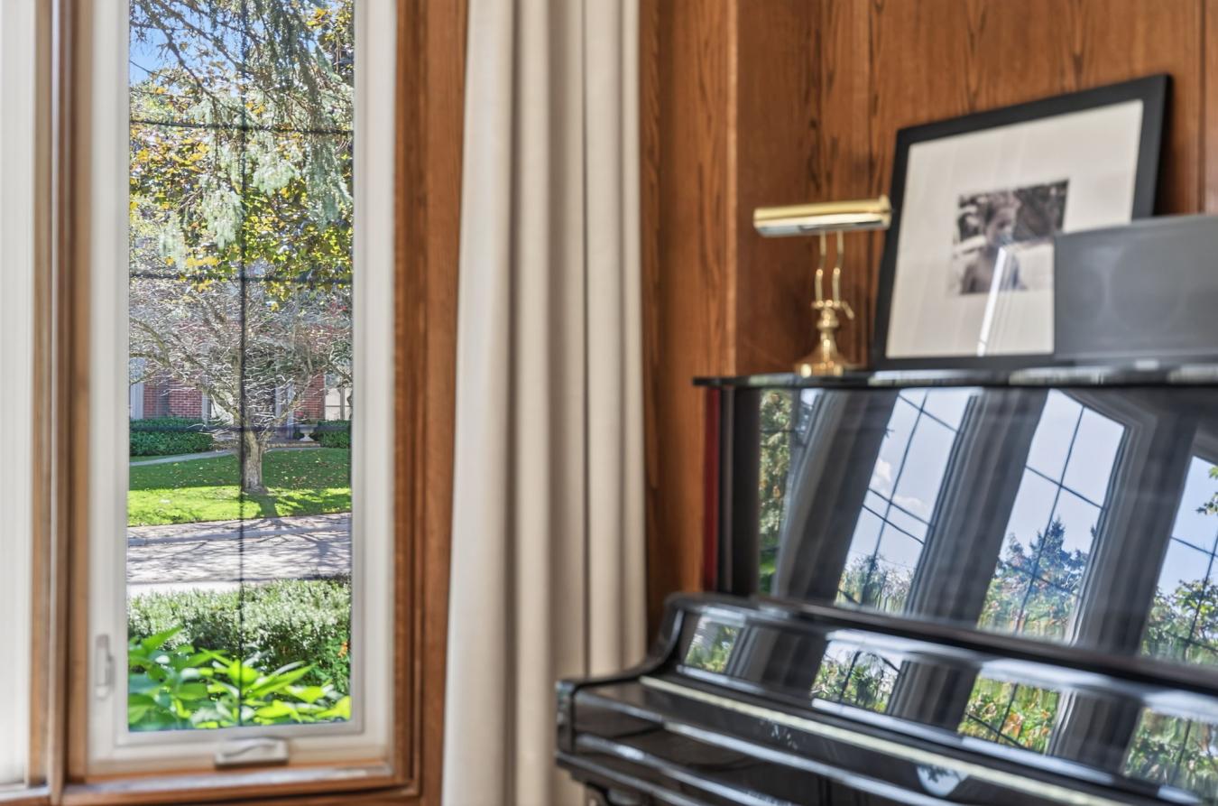 Toronto, ON, M2L 1H1, Canada, 4 Bedrooms Bedrooms, ,4 BathroomsBathrooms,Residential,For Sale,1963309