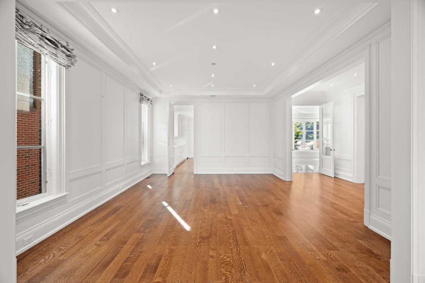 Toronto, ON, M4N 3L6, Canada, 4 Bedrooms Bedrooms, ,5 BathroomsBathrooms,Residential,For Sale,1963308