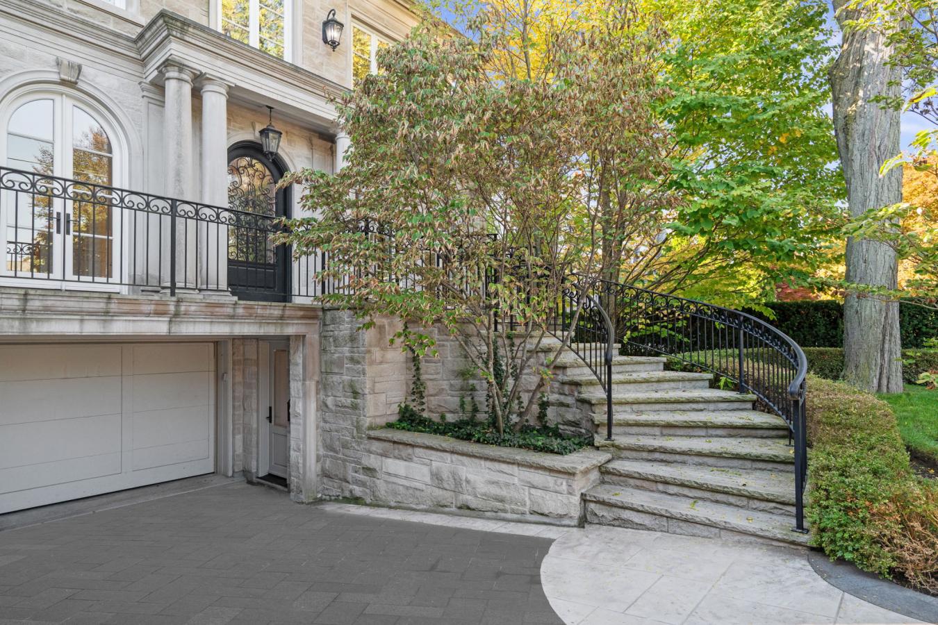 Toronto, ON, M4N 3L6, Canada, 4 Bedrooms Bedrooms, ,5 BathroomsBathrooms,Residential,For Sale,1963308