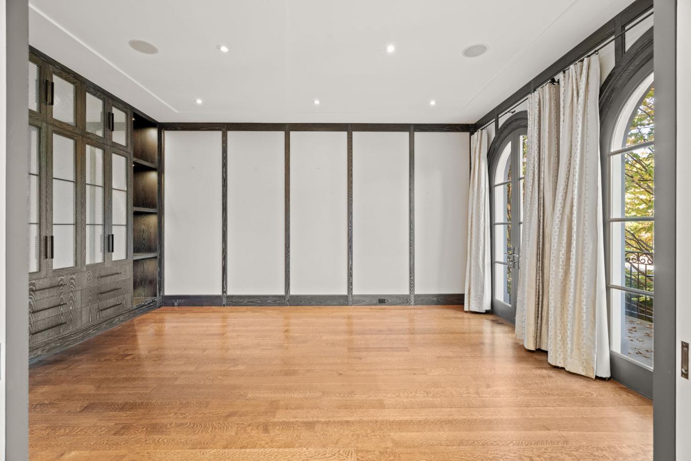 Toronto, ON, M4N 3L6, Canada, 4 Bedrooms Bedrooms, ,5 BathroomsBathrooms,Residential,For Sale,1963308