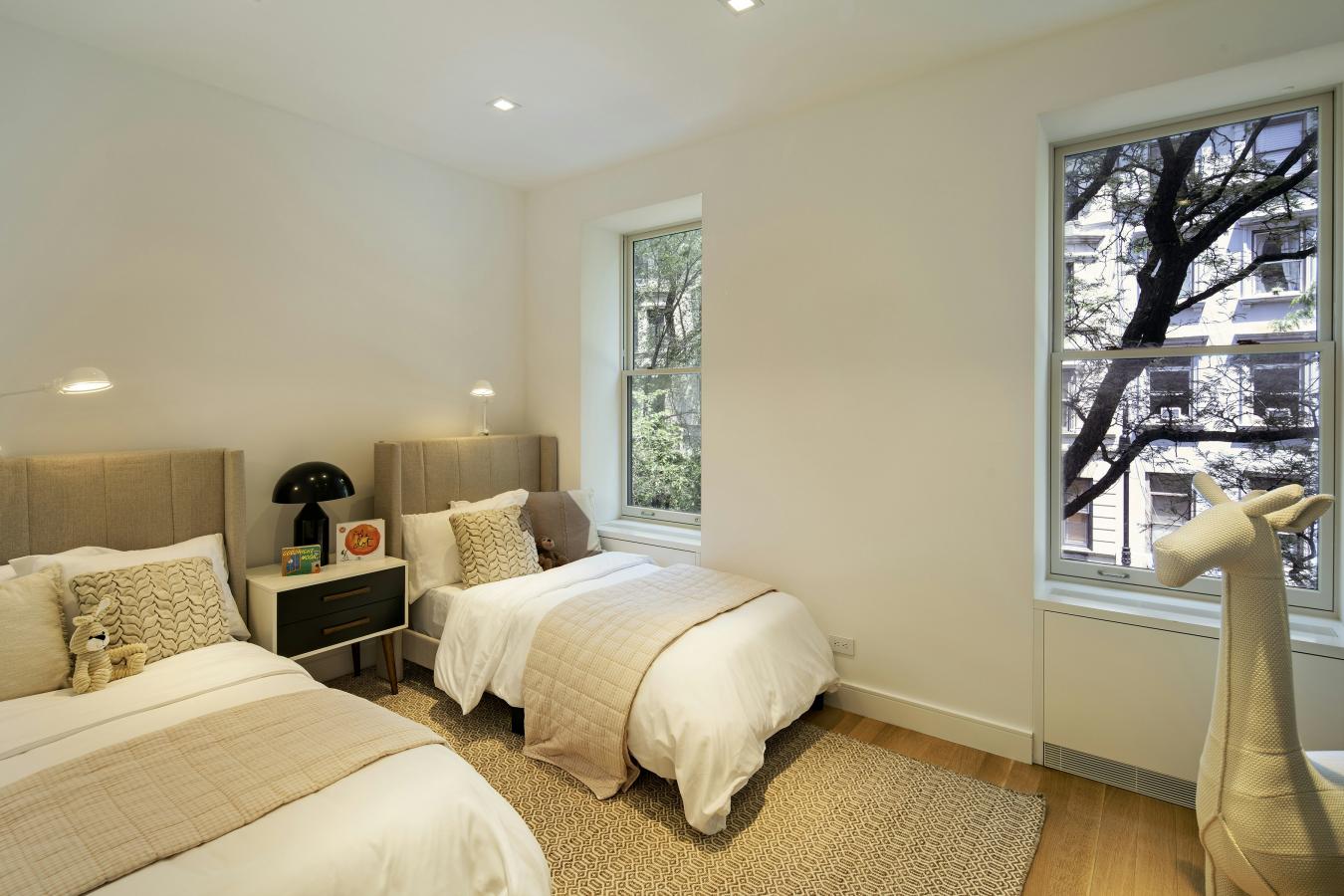 New York, New York, 10025, United States, 5 Bedrooms Bedrooms, ,4 BathroomsBathrooms,Residential,For Sale,1964415