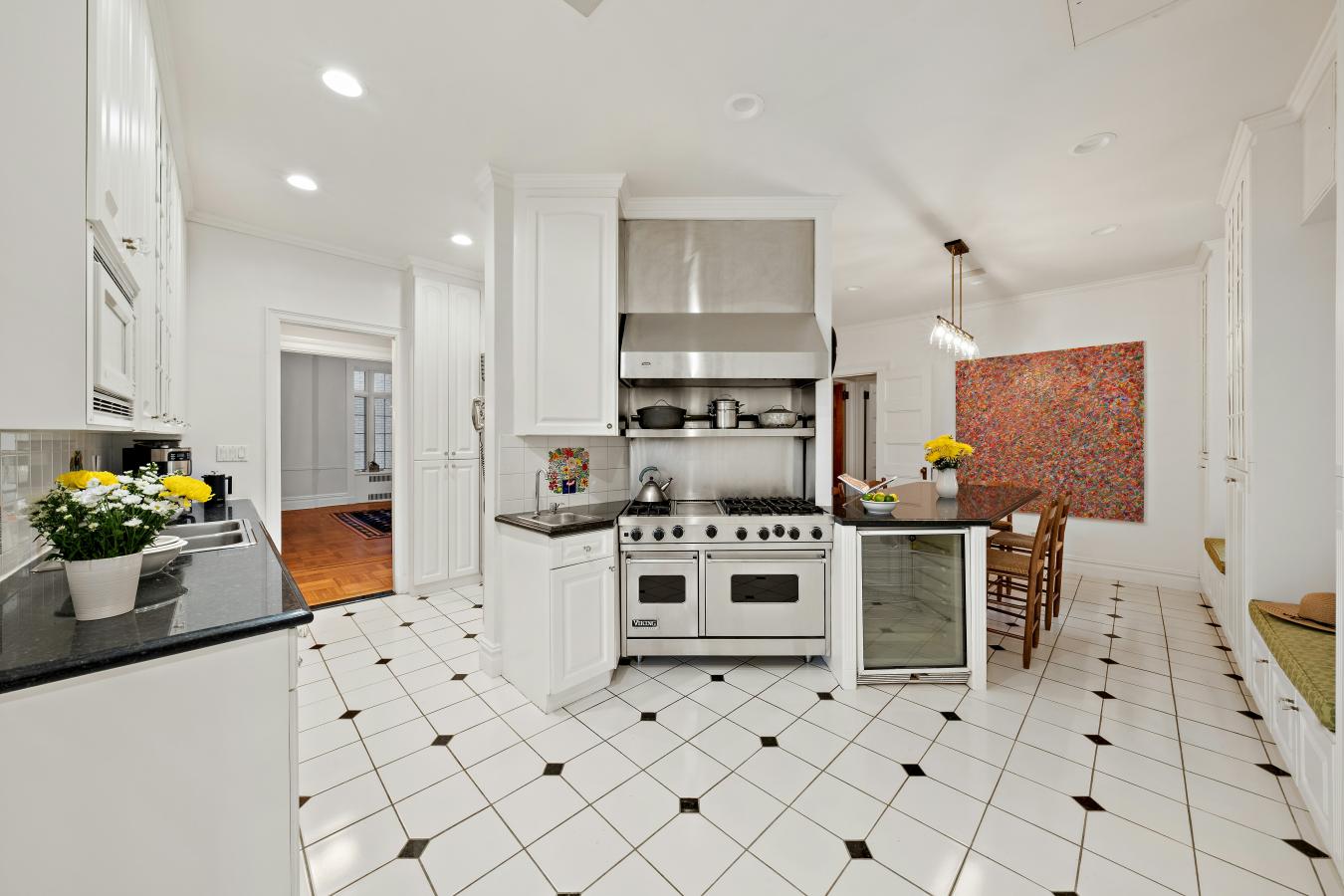 New York, New York, 10024, United States, 5 Bedrooms Bedrooms, ,4 BathroomsBathrooms,Residential,For Sale,1964414