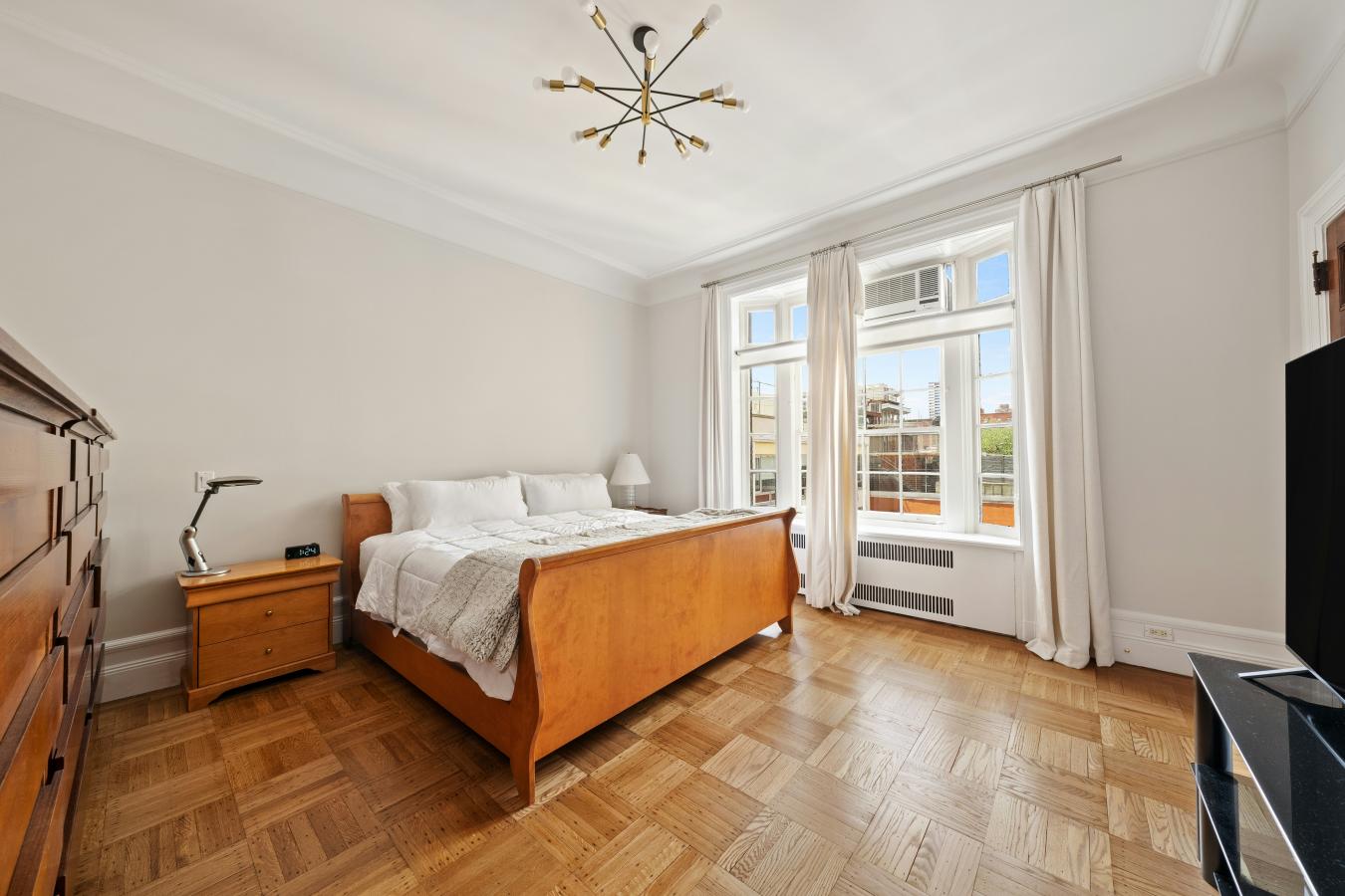 New York, New York, 10024, United States, 5 Bedrooms Bedrooms, ,4 BathroomsBathrooms,Residential,For Sale,1964416