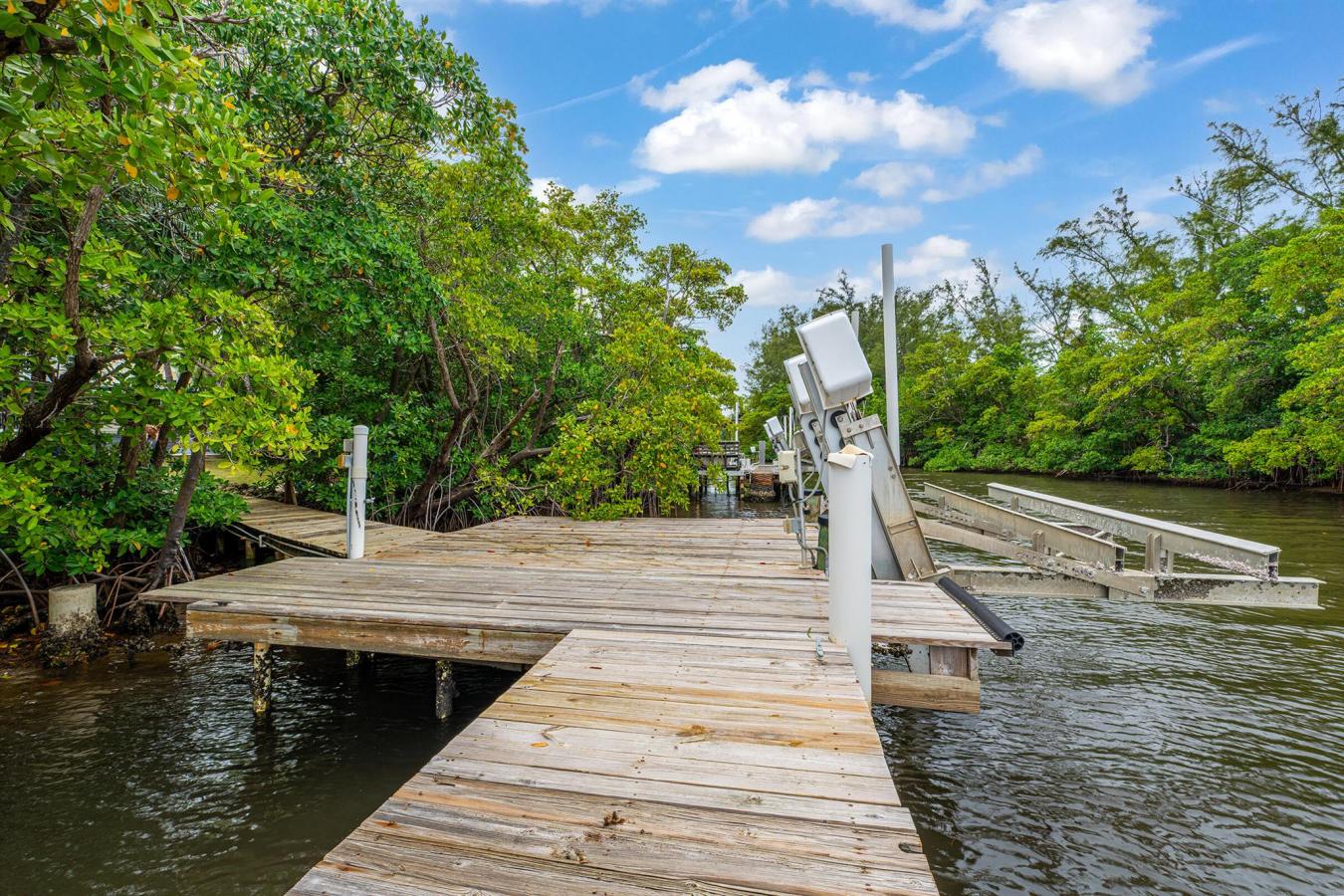 Lantana, Florida, 33462, United States, 5 Bedrooms Bedrooms, ,4 BathroomsBathrooms,Residential,For Sale,1964411