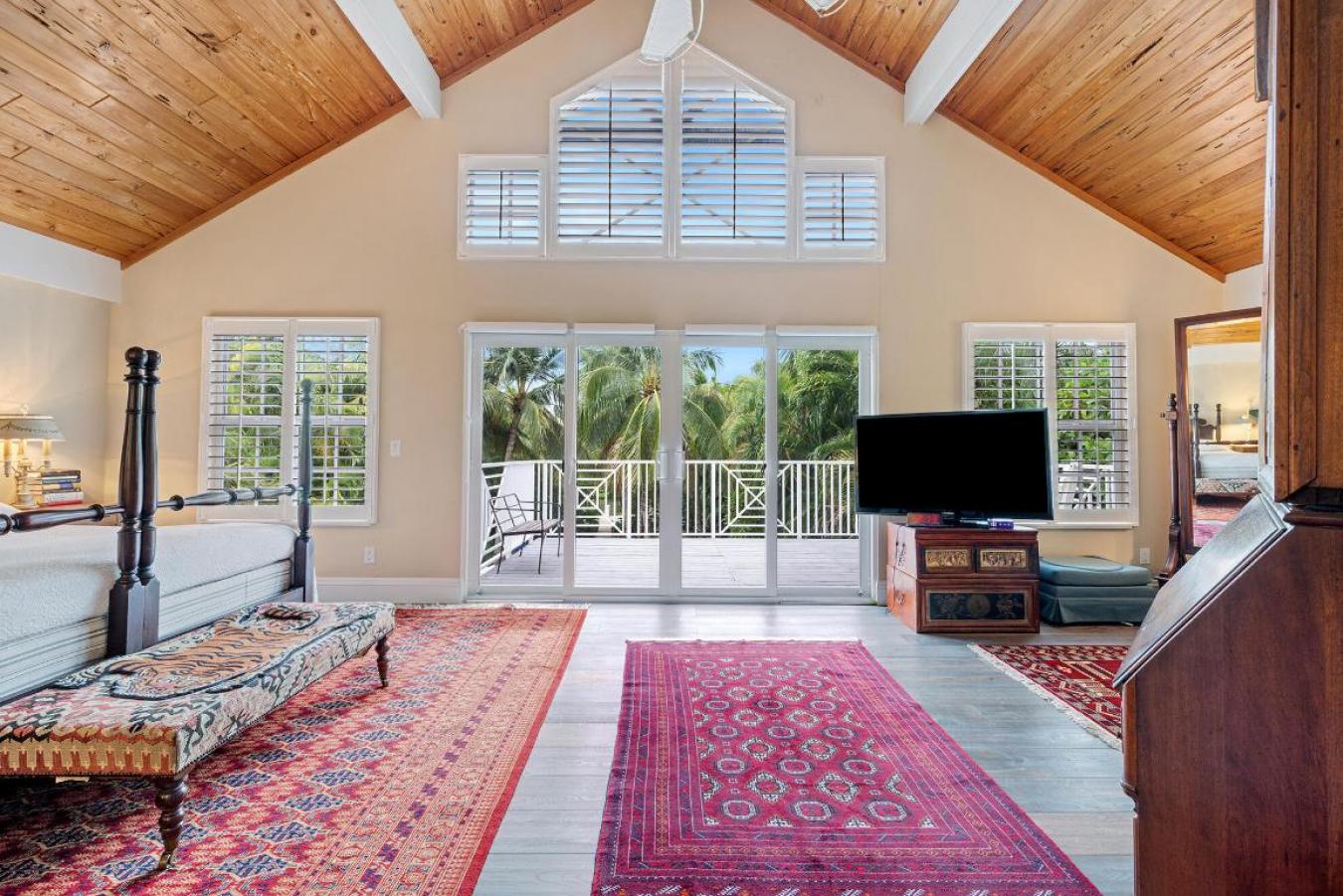 Lantana, Florida, 33462, United States, 5 Bedrooms Bedrooms, ,4 BathroomsBathrooms,Residential,For Sale,1964411