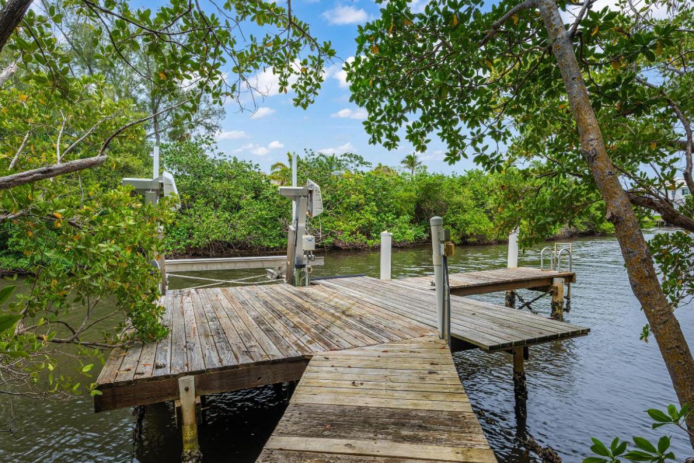 Lantana, Florida, 33462, United States, 5 Bedrooms Bedrooms, ,4 BathroomsBathrooms,Residential,For Sale,1964411