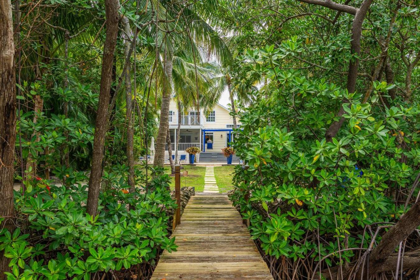 Lantana, Florida, 33462, United States, 5 Bedrooms Bedrooms, ,4 BathroomsBathrooms,Residential,For Sale,1964411