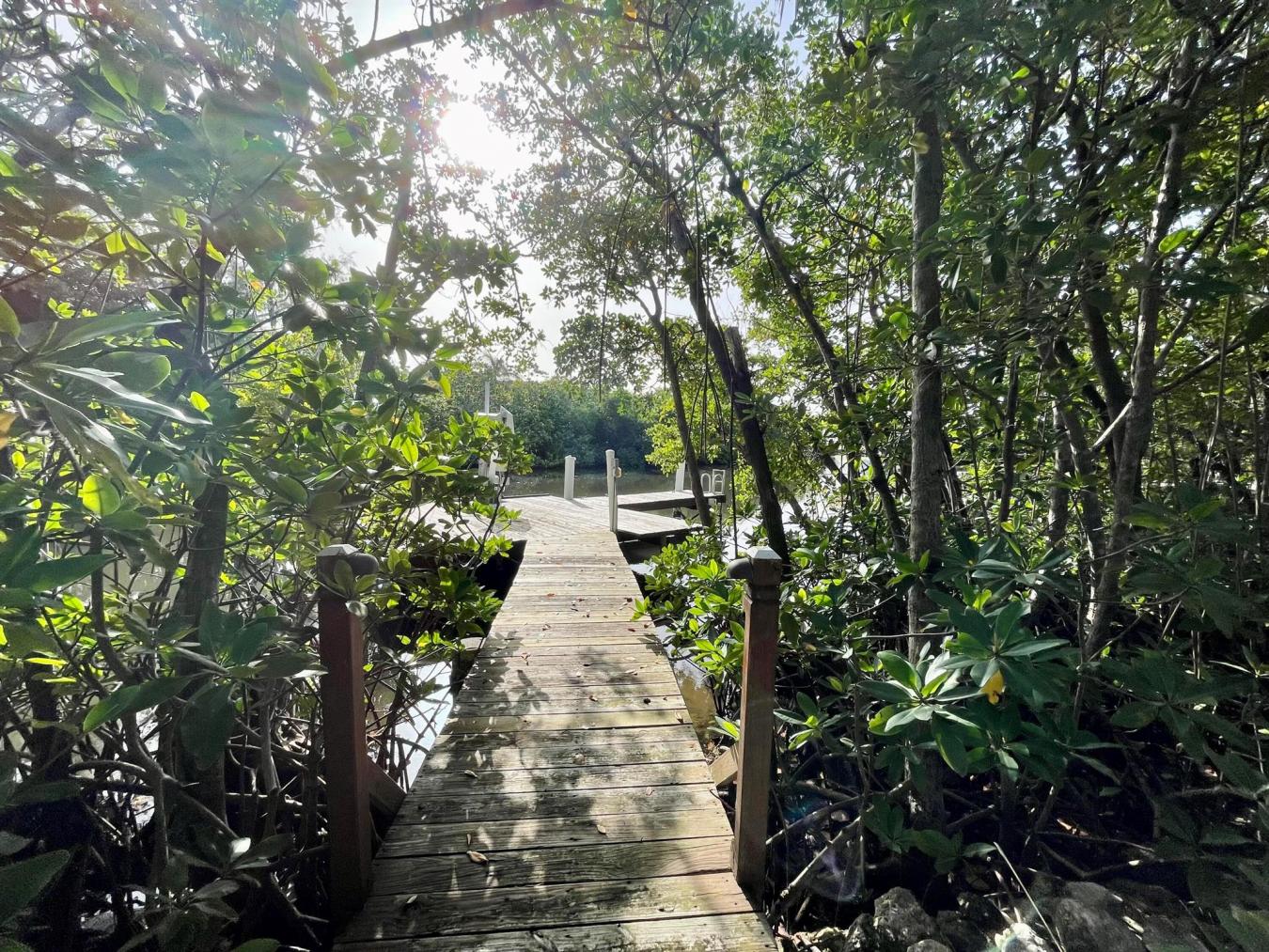 Lantana, Florida, 33462, United States, 5 Bedrooms Bedrooms, ,4 BathroomsBathrooms,Residential,For Sale,1964411