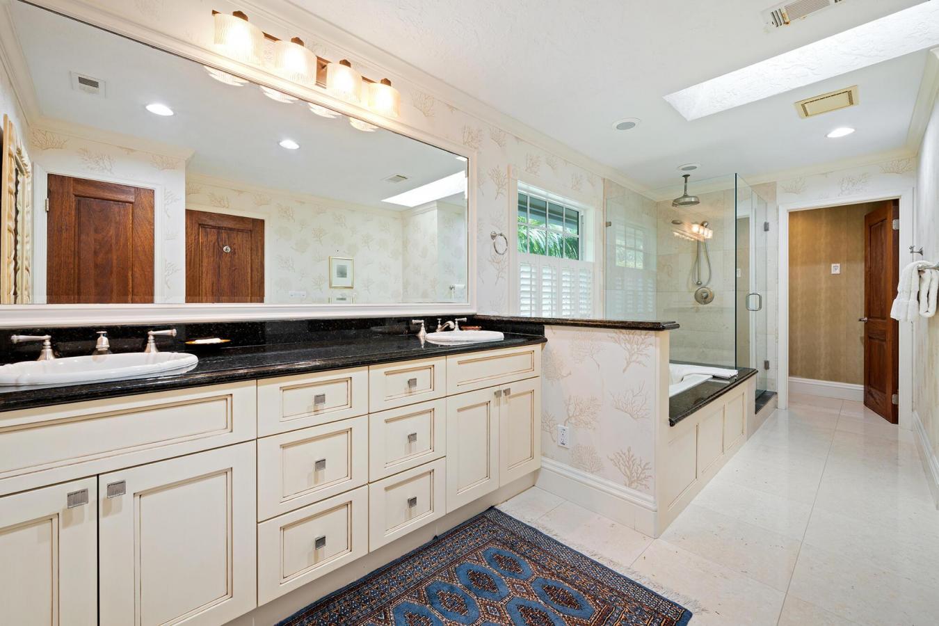 Lantana, Florida, 33462, United States, 5 Bedrooms Bedrooms, ,4 BathroomsBathrooms,Residential,For Sale,1964411