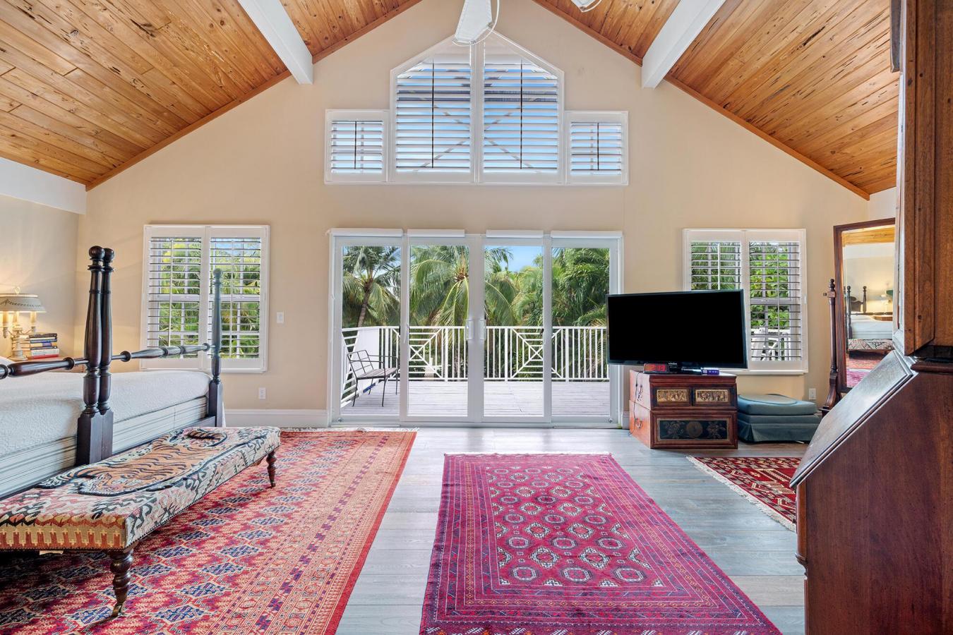 Lantana, Florida, 33462, United States, 5 Bedrooms Bedrooms, ,4 BathroomsBathrooms,Residential,For Sale,1964411