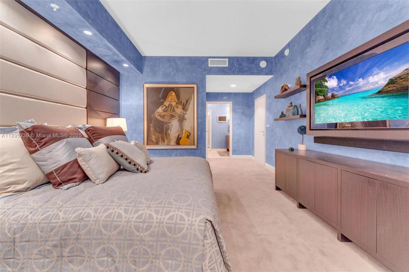 Miami Beach, Florida, 33139, United States, 2 Bedrooms Bedrooms, ,2 BathroomsBathrooms,Residential,For Sale,1964657