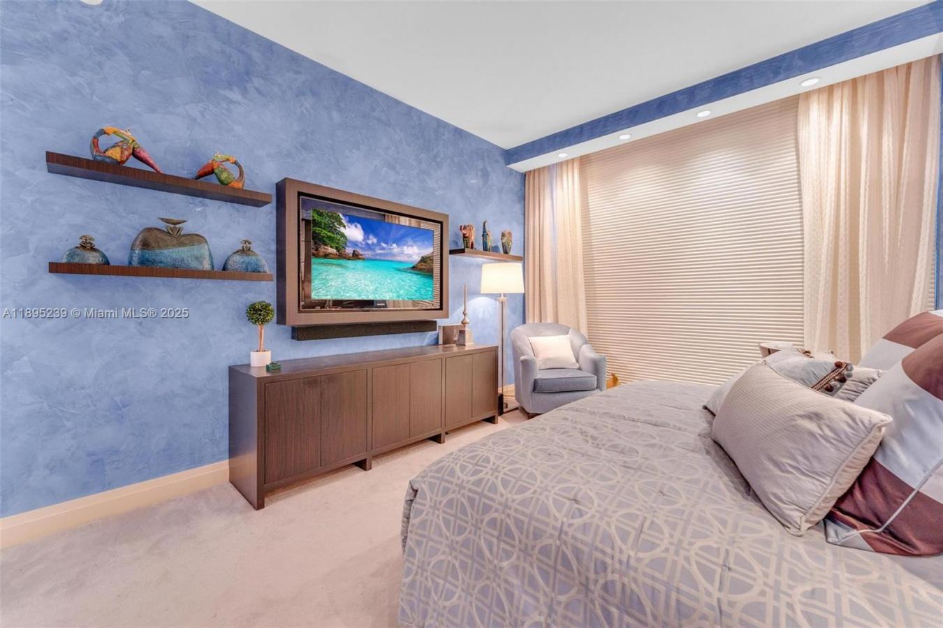 Miami Beach, Florida, 33139, United States, 2 Bedrooms Bedrooms, ,2 BathroomsBathrooms,Residential,For Sale,1964657