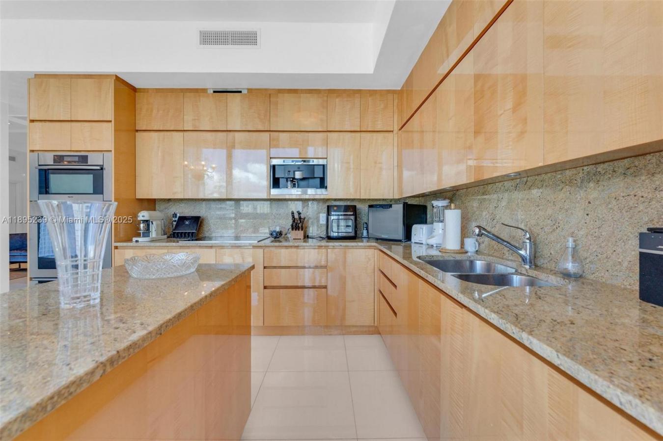 Miami Beach, Florida, 33139, United States, 2 Bedrooms Bedrooms, ,2 BathroomsBathrooms,Residential,For Sale,1964657