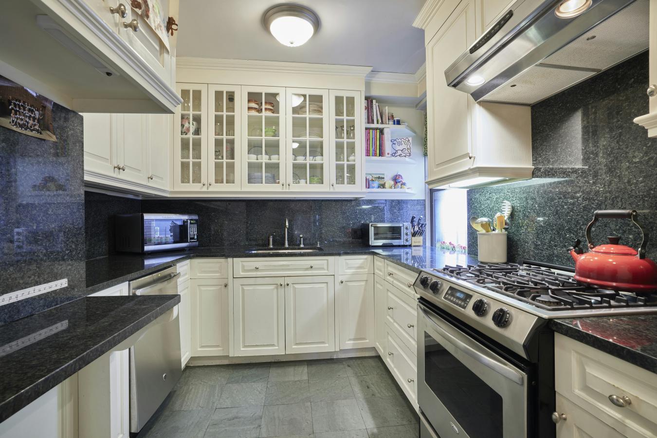 New York, New York, 10075, United States, 3 Bedrooms Bedrooms, ,3 BathroomsBathrooms,Residential,For Sale,1964407