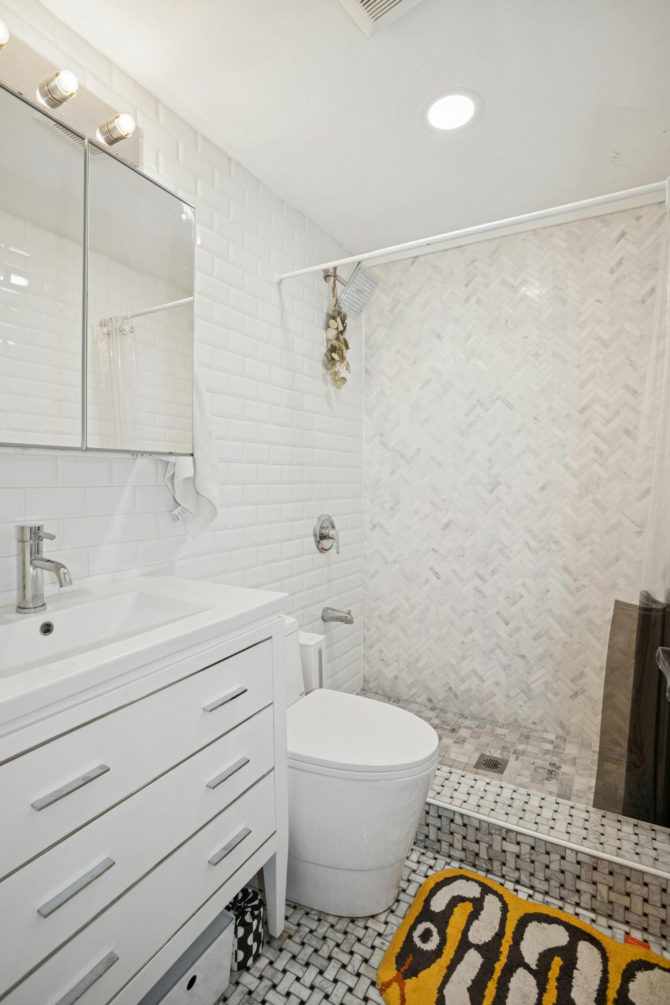 Bushwick, New York, 11221, United States, 7 Bedrooms Bedrooms, ,3 BathroomsBathrooms,Residential,For Sale,1964401