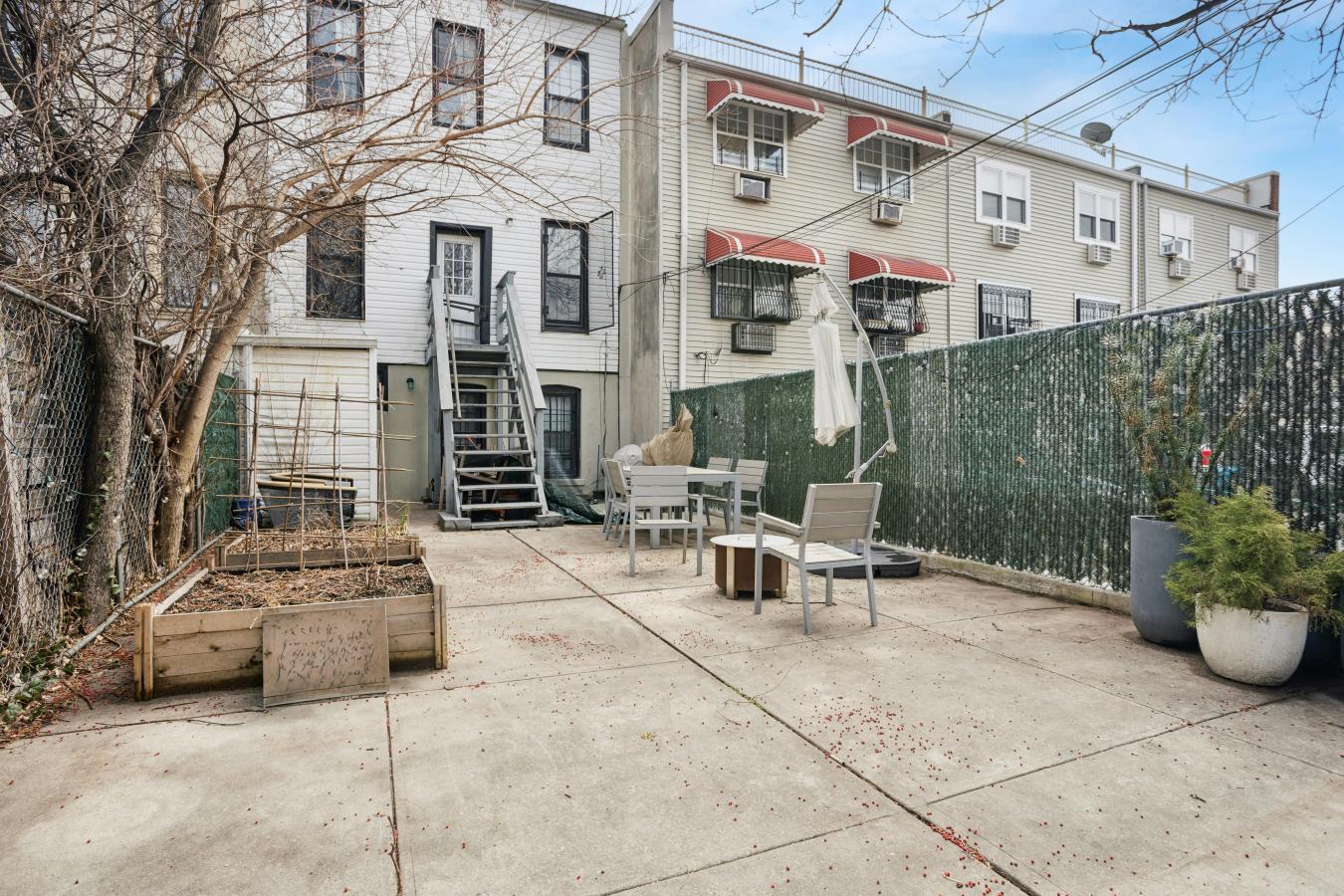 Bushwick, New York, 11221, United States, 7 Bedrooms Bedrooms, ,3 BathroomsBathrooms,Residential,For Sale,1964401