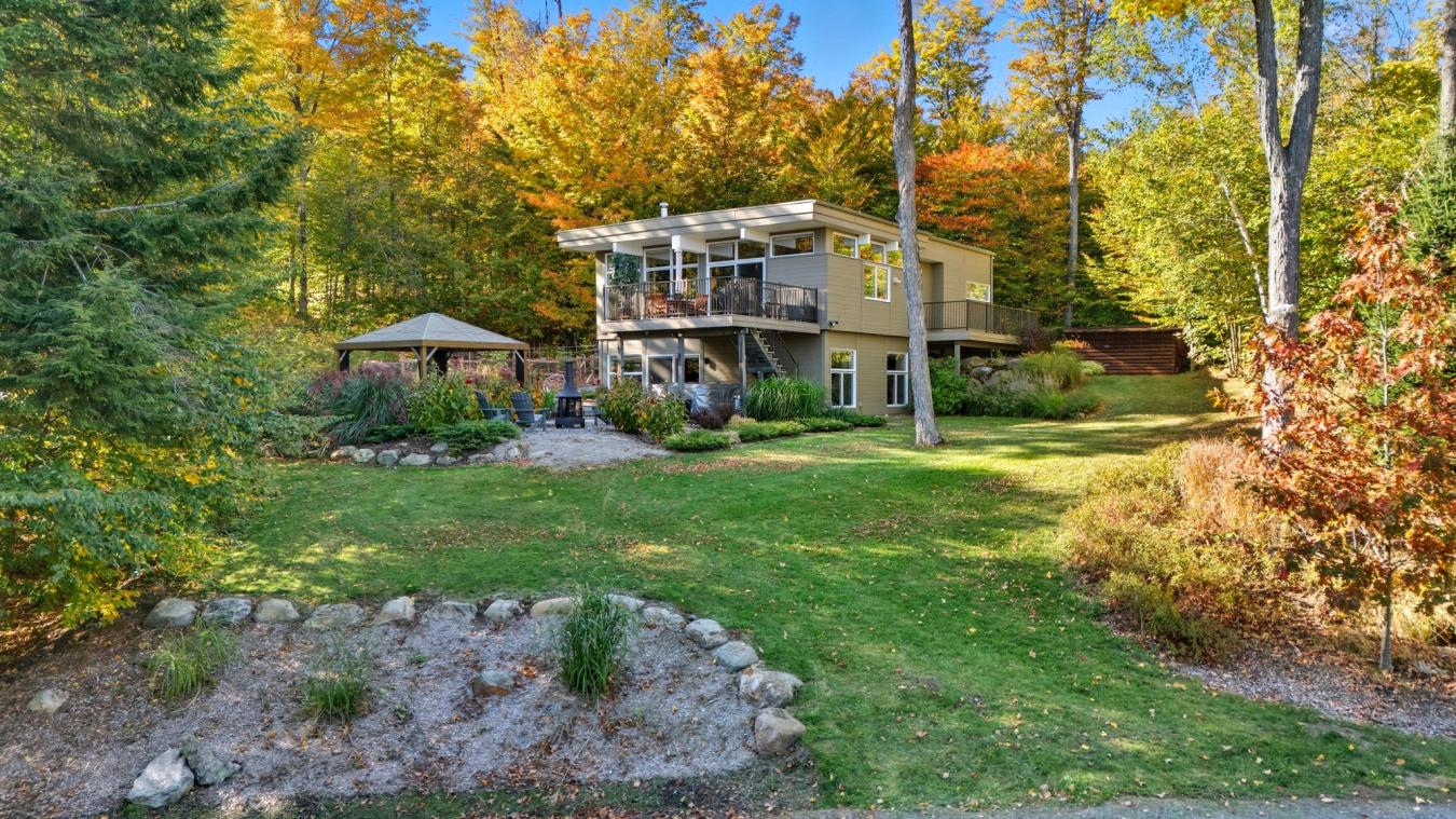 AUSTIN, QC, J0B1B0, Canada, 4 Bedrooms Bedrooms, ,2 BathroomsBathrooms,Residential,For Sale,1964654