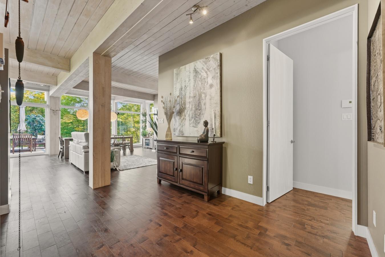 AUSTIN, QC, J0B1B0, Canada, 4 Bedrooms Bedrooms, ,2 BathroomsBathrooms,Residential,For Sale,1964654