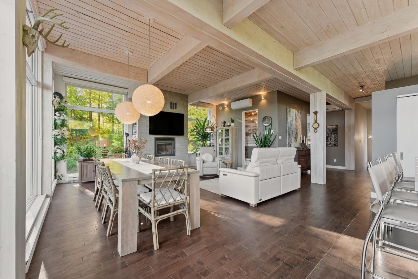 AUSTIN, QC, J0B1B0, Canada, 4 Bedrooms Bedrooms, ,2 BathroomsBathrooms,Residential,For Sale,1964654