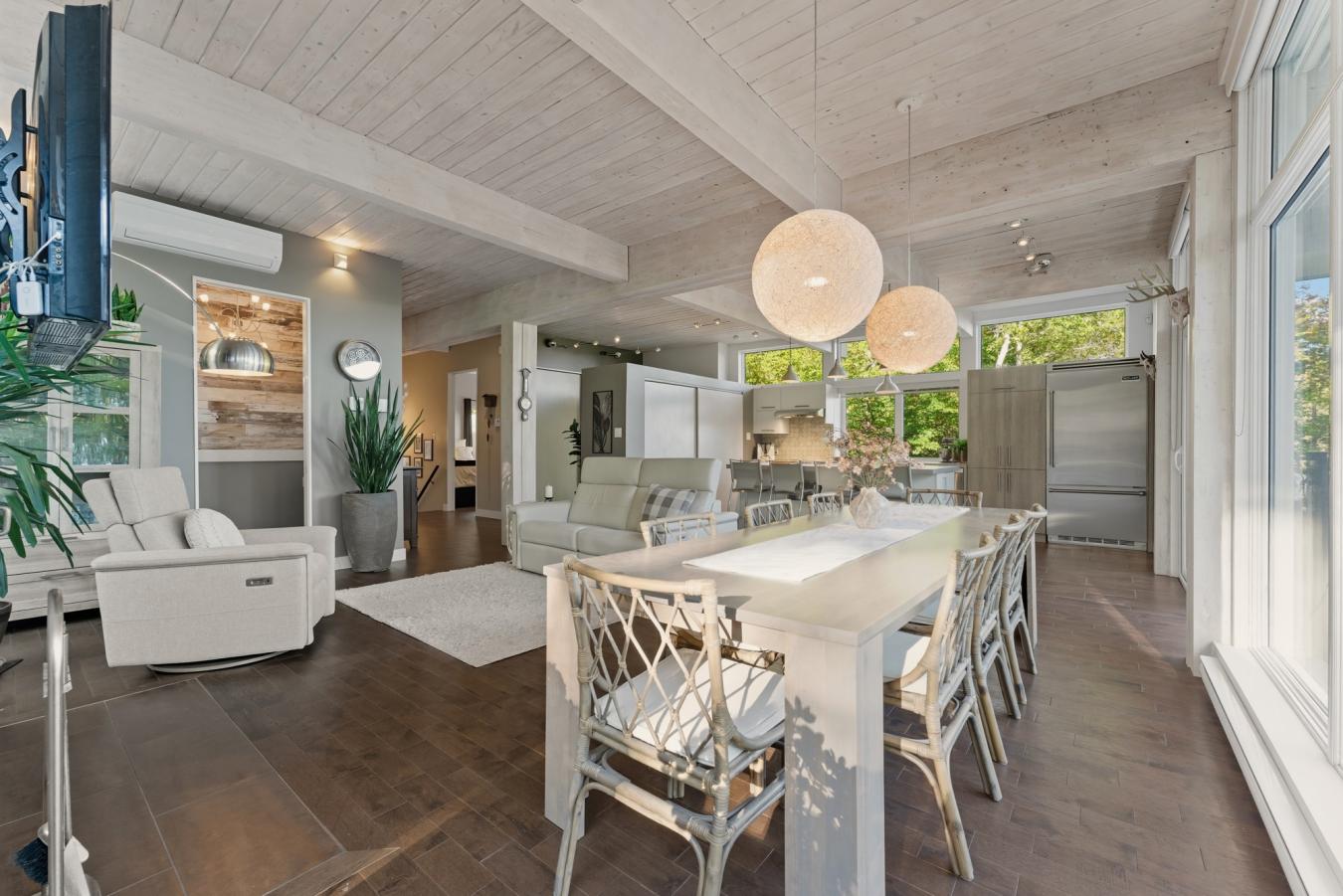 AUSTIN, QC, J0B1B0, Canada, 4 Bedrooms Bedrooms, ,2 BathroomsBathrooms,Residential,For Sale,1964654