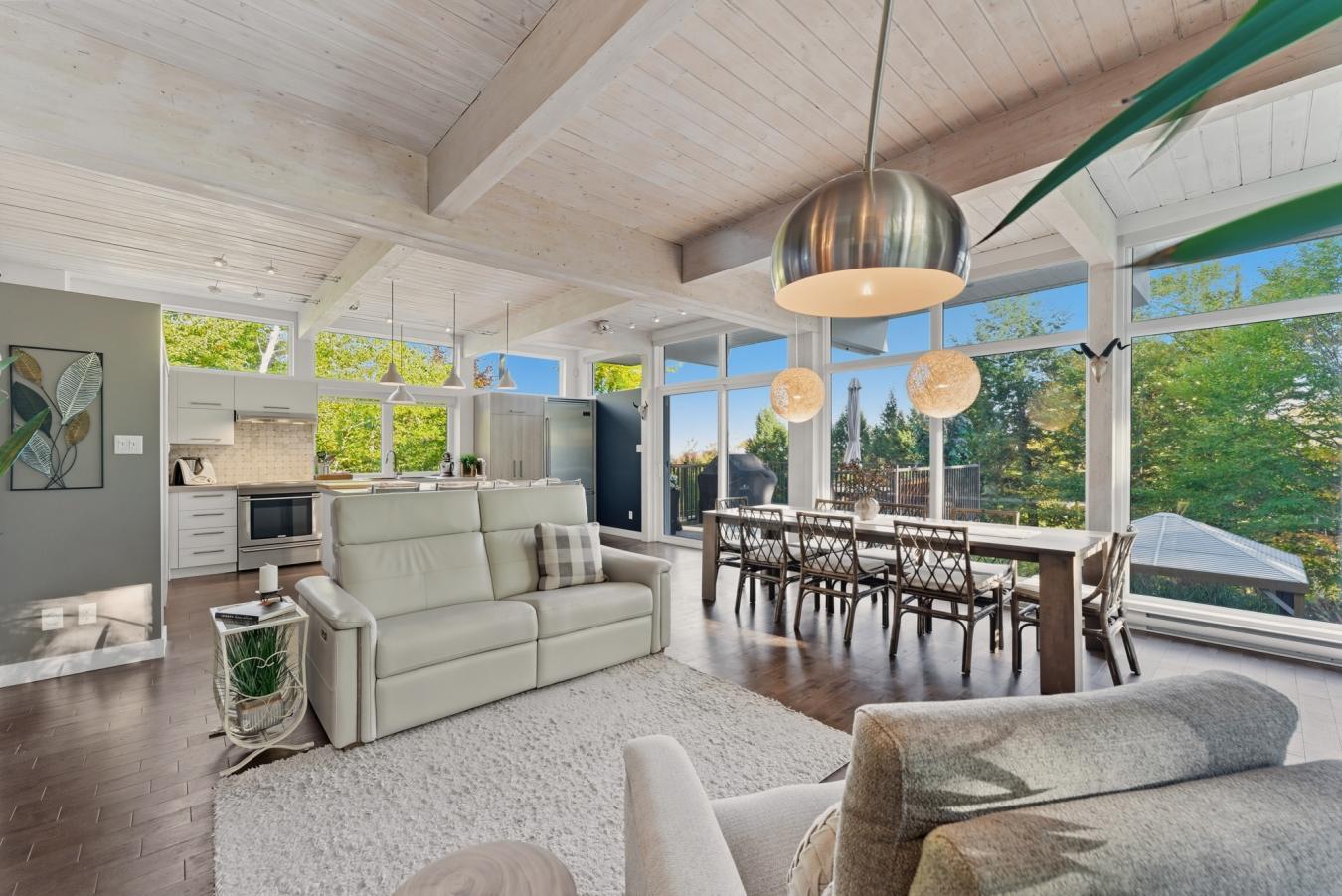 AUSTIN, QC, J0B1B0, Canada, 4 Bedrooms Bedrooms, ,2 BathroomsBathrooms,Residential,For Sale,1964654