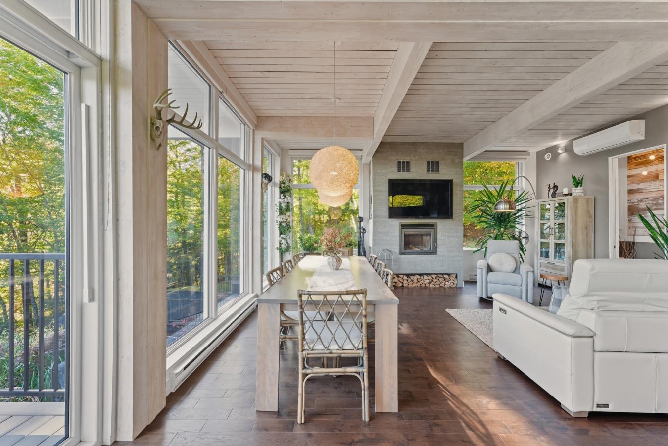 AUSTIN, QC, J0B1B0, Canada, 4 Bedrooms Bedrooms, ,2 BathroomsBathrooms,Residential,For Sale,1964654