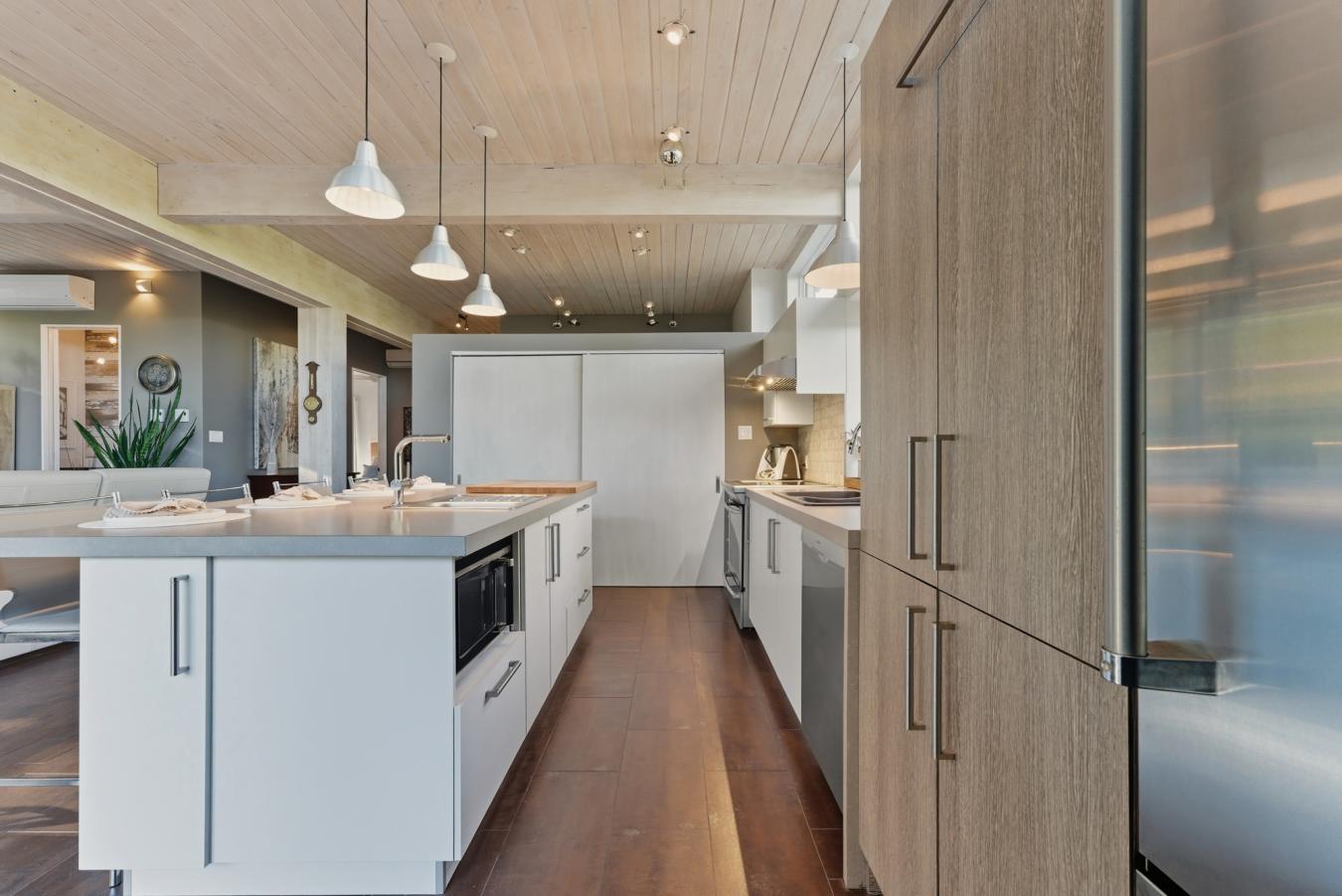 AUSTIN, QC, J0B1B0, Canada, 4 Bedrooms Bedrooms, ,2 BathroomsBathrooms,Residential,For Sale,1964654