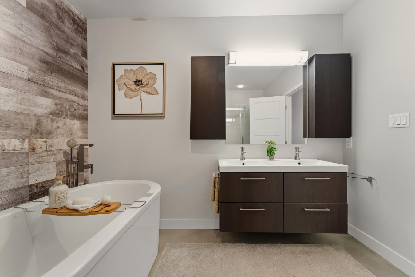 AUSTIN, QC, J0B1B0, Canada, 4 Bedrooms Bedrooms, ,2 BathroomsBathrooms,Residential,For Sale,1964654