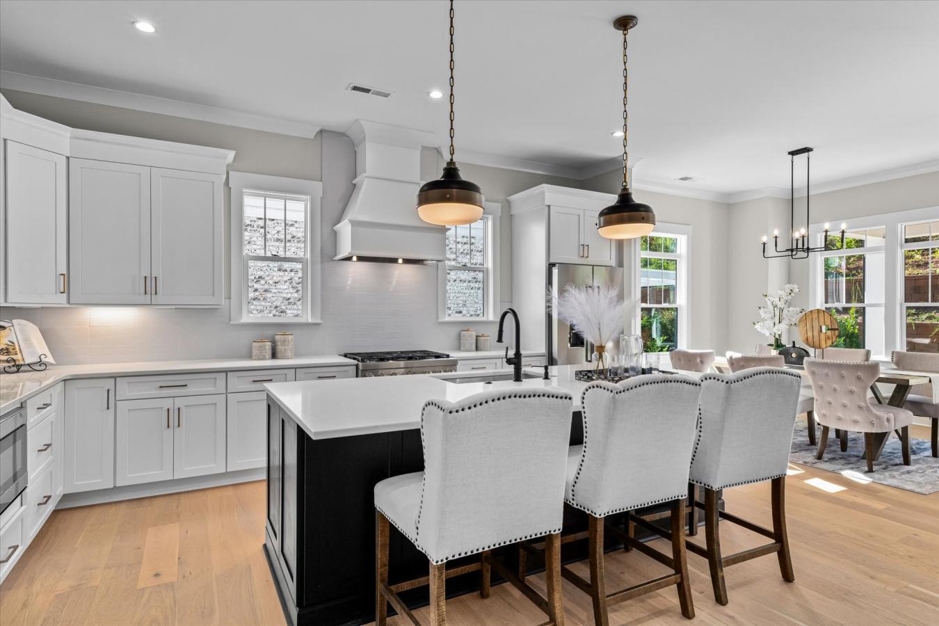 Davidson, Mecklenburg, 28036, United States, 4 Bedrooms Bedrooms, ,4 BathroomsBathrooms,Residential,For Sale,1964645