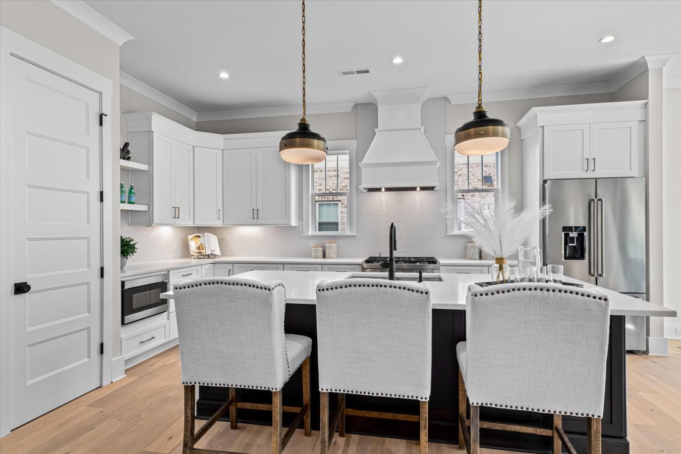 Davidson, Mecklenburg, 28036, United States, 4 Bedrooms Bedrooms, ,4 BathroomsBathrooms,Residential,For Sale,1964645