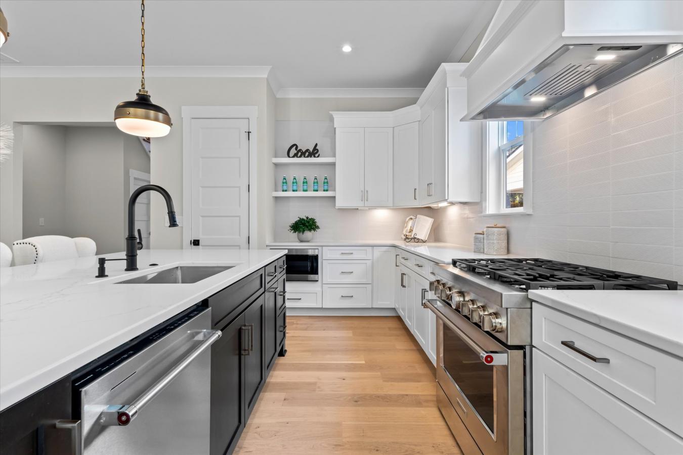 Davidson, Mecklenburg, 28036, United States, 4 Bedrooms Bedrooms, ,4 BathroomsBathrooms,Residential,For Sale,1964645