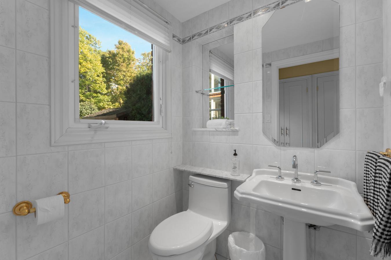 Ancaster, ON, L9G 3H6, Canada, 5 Bedrooms Bedrooms, ,4 BathroomsBathrooms,Residential,For Sale,1964639