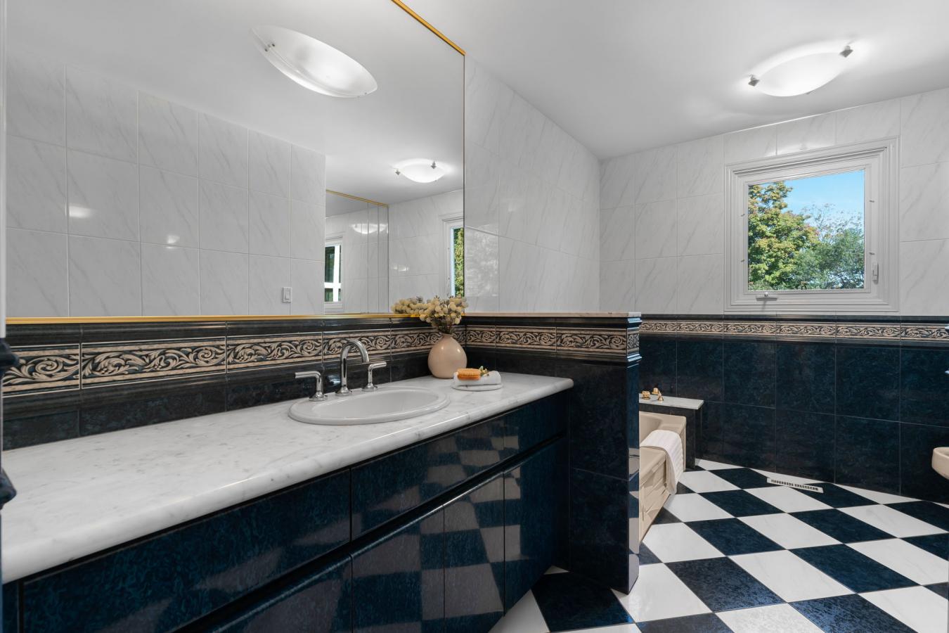 Ancaster, ON, L9G 3H6, Canada, 5 Bedrooms Bedrooms, ,4 BathroomsBathrooms,Residential,For Sale,1964639