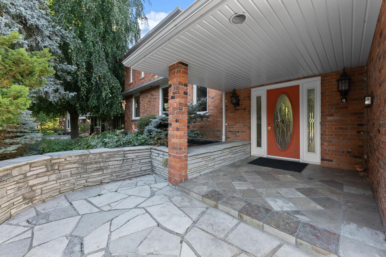 Ancaster, ON, L9G 3H6, Canada, 5 Bedrooms Bedrooms, ,4 BathroomsBathrooms,Residential,For Sale,1964639