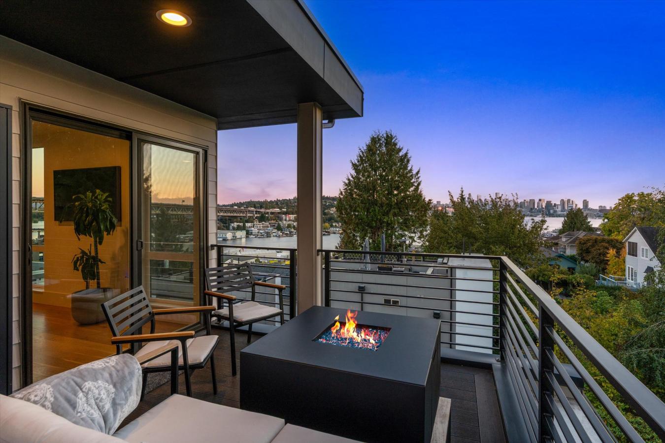 Seattle, King, 98105, United States, 3 Bedrooms Bedrooms, ,2 BathroomsBathrooms,Residential,For Sale,1964638