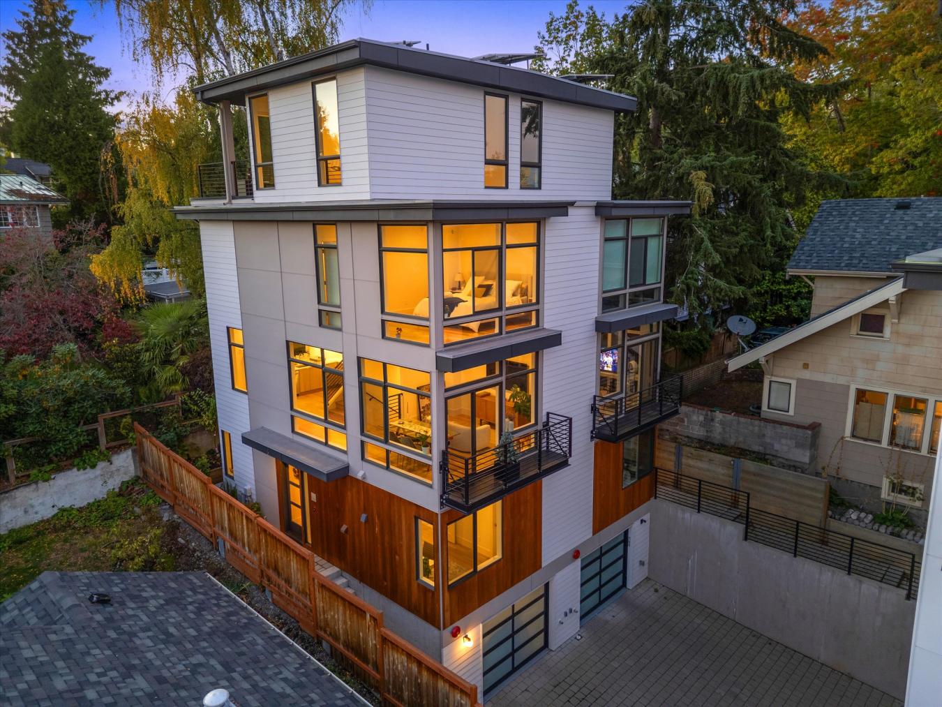 Seattle, King, 98105, United States, 3 Bedrooms Bedrooms, ,2 BathroomsBathrooms,Residential,For Sale,1964638