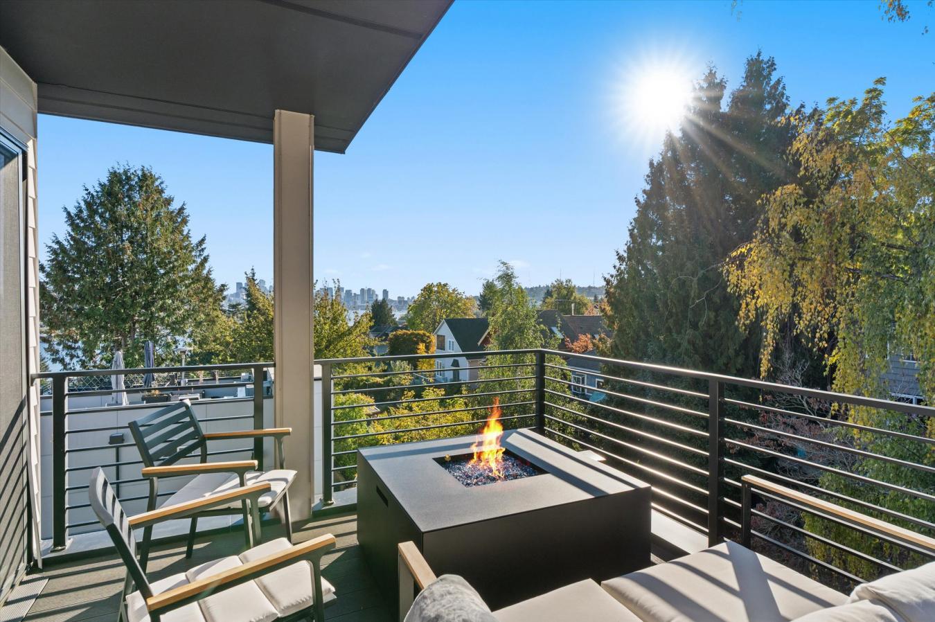 Seattle, King, 98105, United States, 3 Bedrooms Bedrooms, ,2 BathroomsBathrooms,Residential,For Sale,1964638