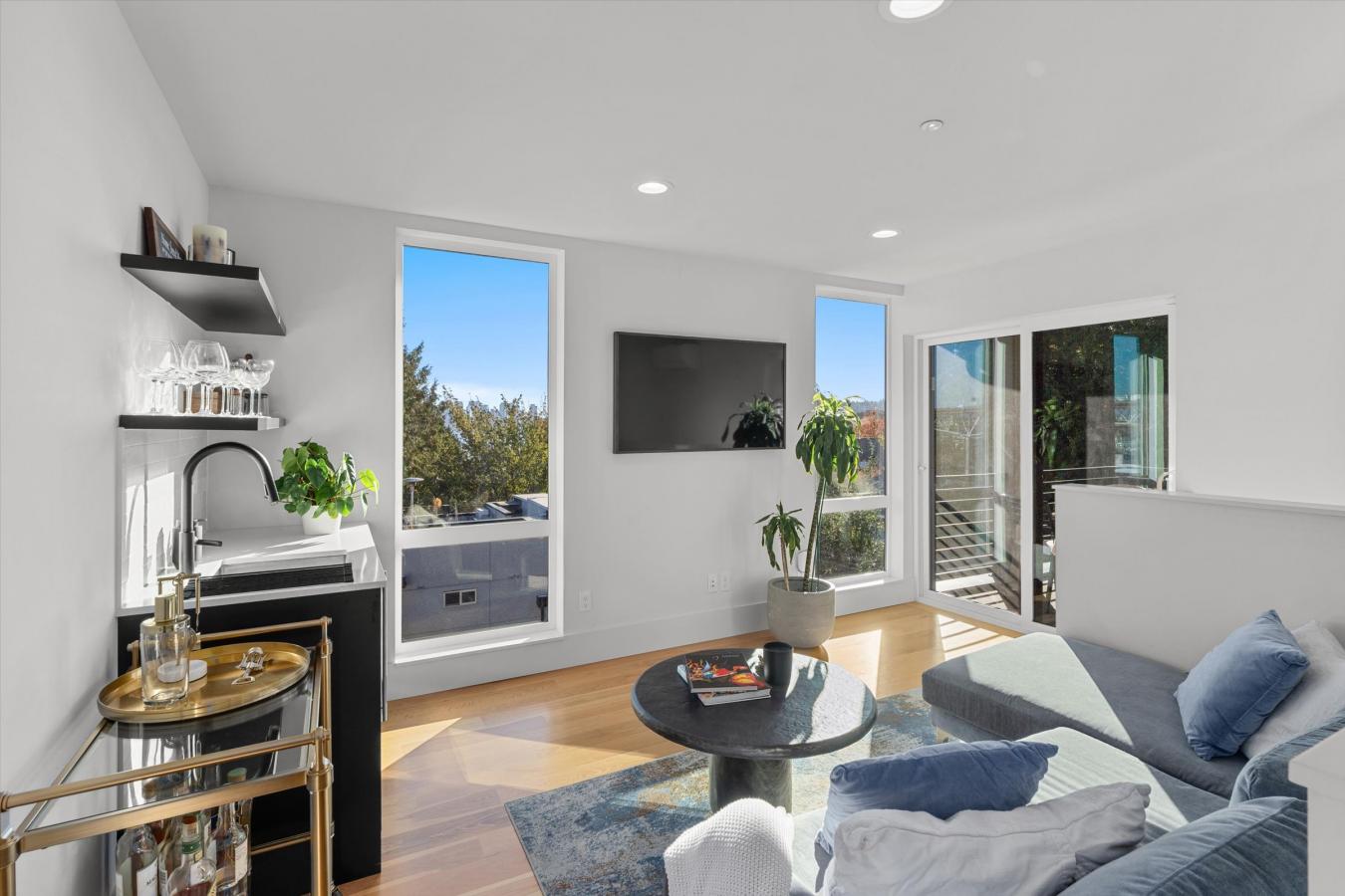 Seattle, King, 98105, United States, 3 Bedrooms Bedrooms, ,2 BathroomsBathrooms,Residential,For Sale,1964638