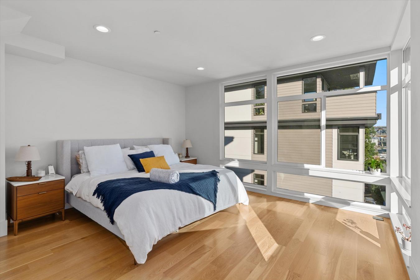 Seattle, King, 98105, United States, 3 Bedrooms Bedrooms, ,2 BathroomsBathrooms,Residential,For Sale,1964638