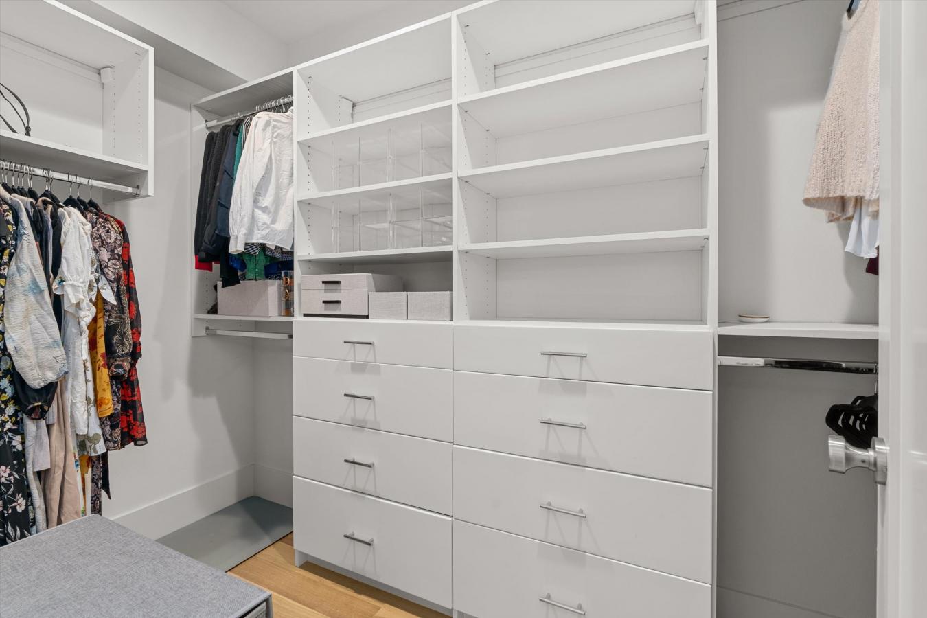 Seattle, King, 98105, United States, 3 Bedrooms Bedrooms, ,2 BathroomsBathrooms,Residential,For Sale,1964638