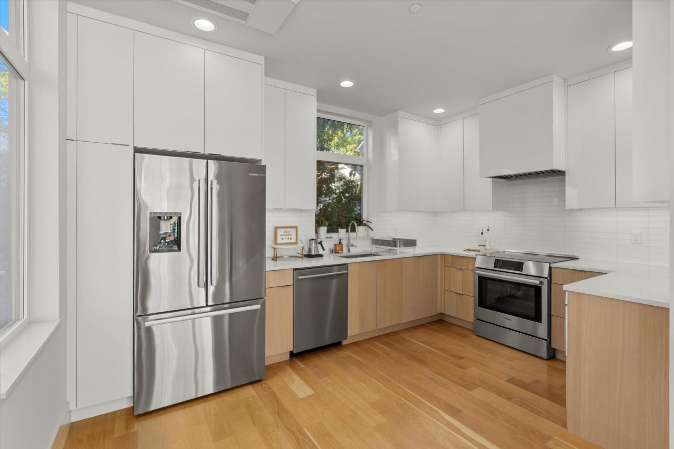 Seattle, King, 98105, United States, 3 Bedrooms Bedrooms, ,2 BathroomsBathrooms,Residential,For Sale,1964638