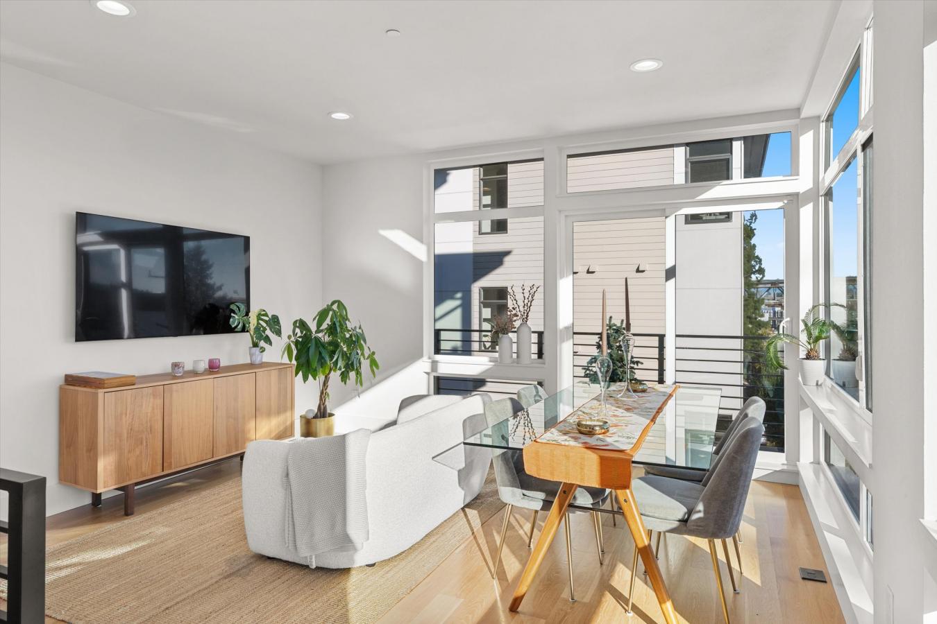 Seattle, King, 98105, United States, 3 Bedrooms Bedrooms, ,2 BathroomsBathrooms,Residential,For Sale,1964638