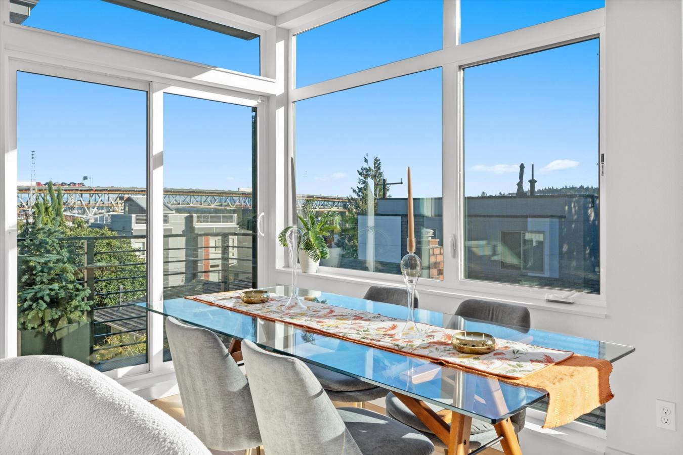 Seattle, King, 98105, United States, 3 Bedrooms Bedrooms, ,2 BathroomsBathrooms,Residential,For Sale,1964638